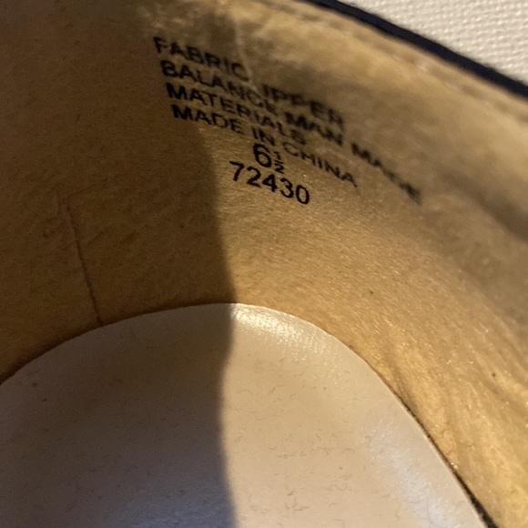 NWOT Unlisted Navy Blue Chunky Heel Shoes - Picture 6 of 7